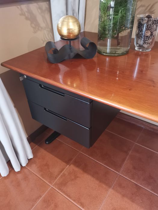 Wooden secretary in good condition with two drawers64751100251267122