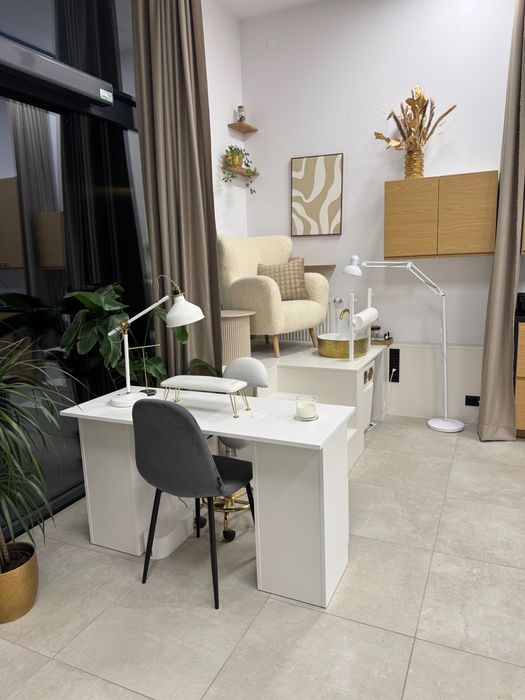 Stanowisko fryzjerskie i manicure na wynajem Czerwone Maki Ruczaj