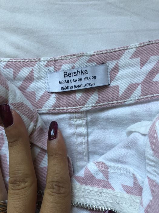 saia bershka rosa e branca