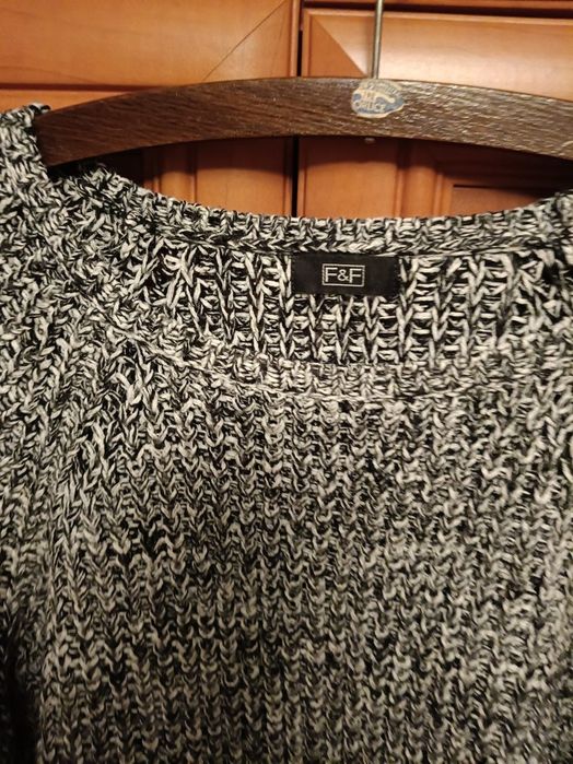 Sweter czarno bialo damski