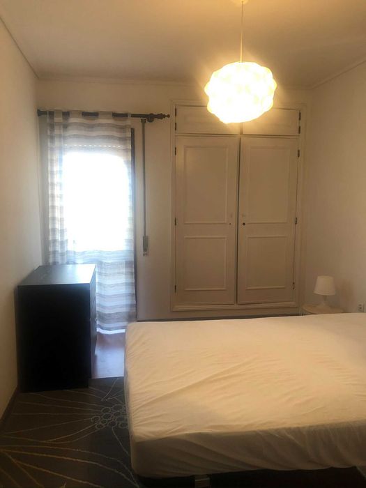 Quarto com cama de casal perto da estação CP Aveiro