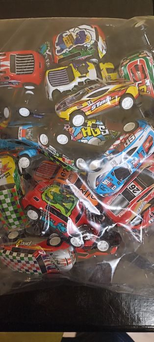 Набір машинок в боксі