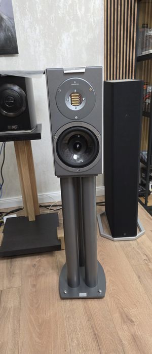 Audiovector R1 Arrete white silk