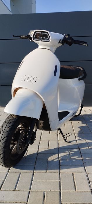 Scooter elétrica Arena Rena 125cc