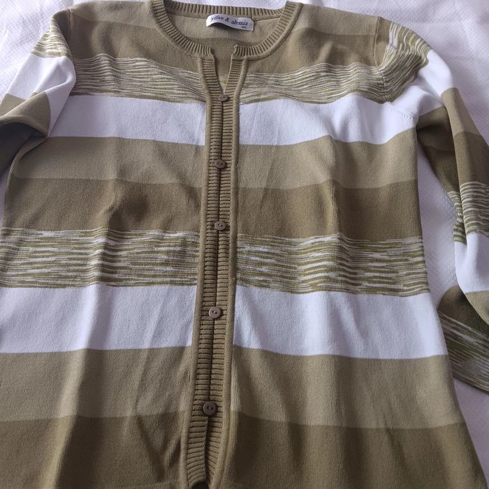 Vendo diversas camisolas e casacos para senhora