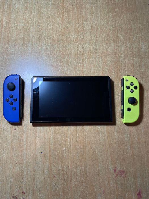 Nintendo Switch - Azul / Amarelo Néon