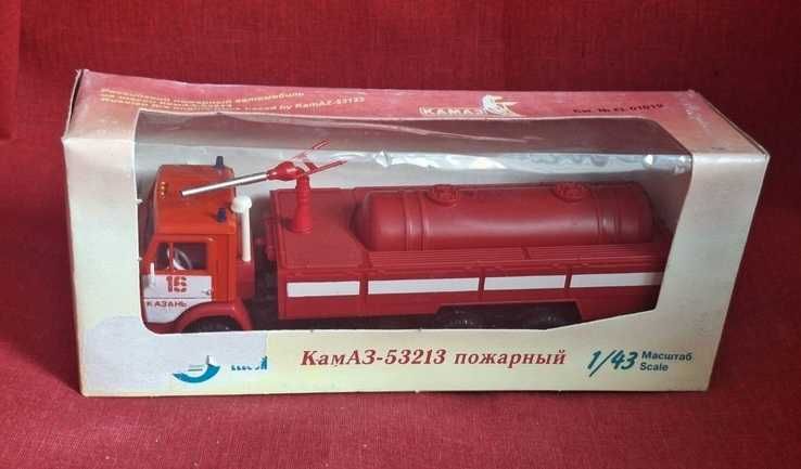 Москвич РАФ Волга модель олимийский  Оригинальной коробка  1980 год.