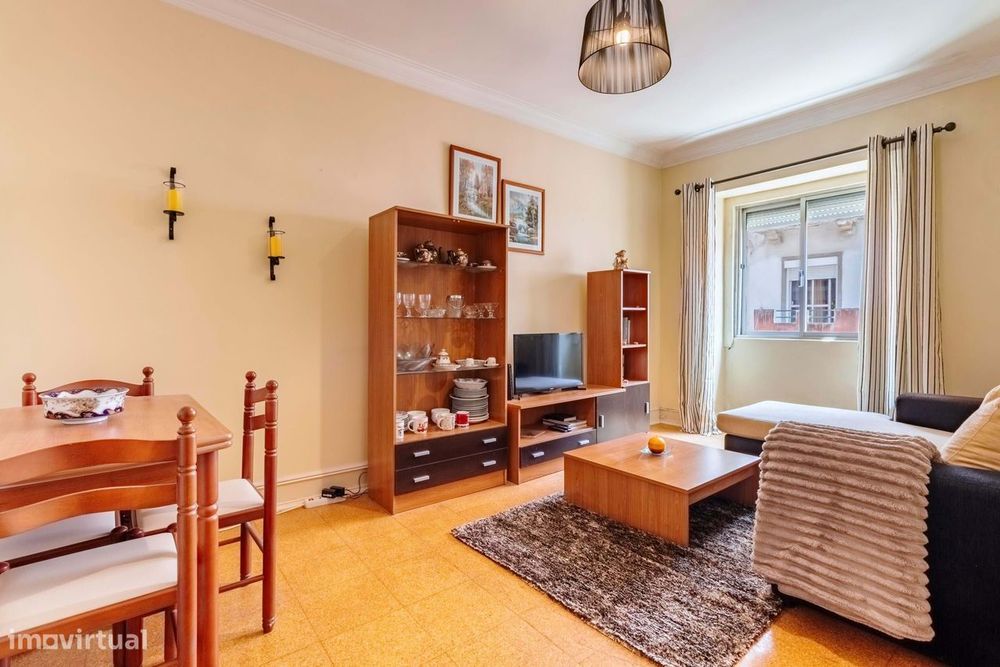 Apartamento T2+1 c/ Logradouro em Queluz, Sintra