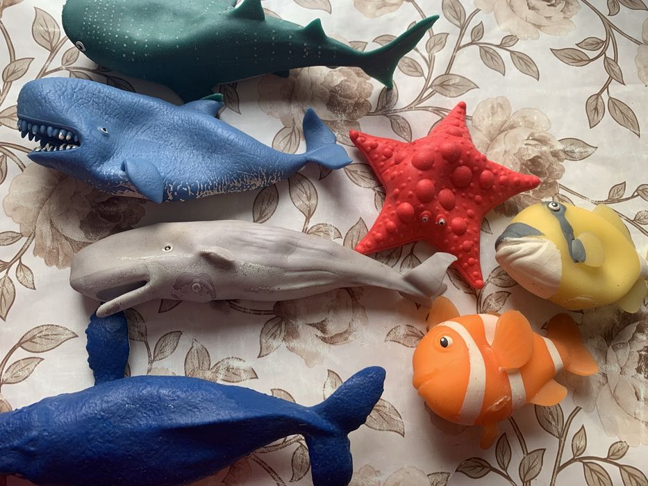 Резинові іграшки та фігурки