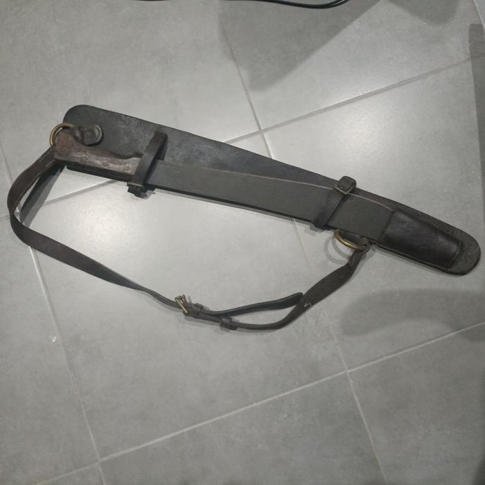 Facão e bainha em couro com alça