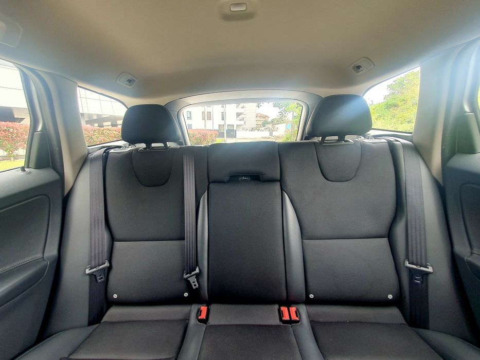 Volvo XC60 2.0 D4 Momentum (190cv) | Fev 2017 | 124.000 km | Imaculado