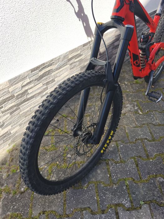 Scott Gambler seminova com muito material
