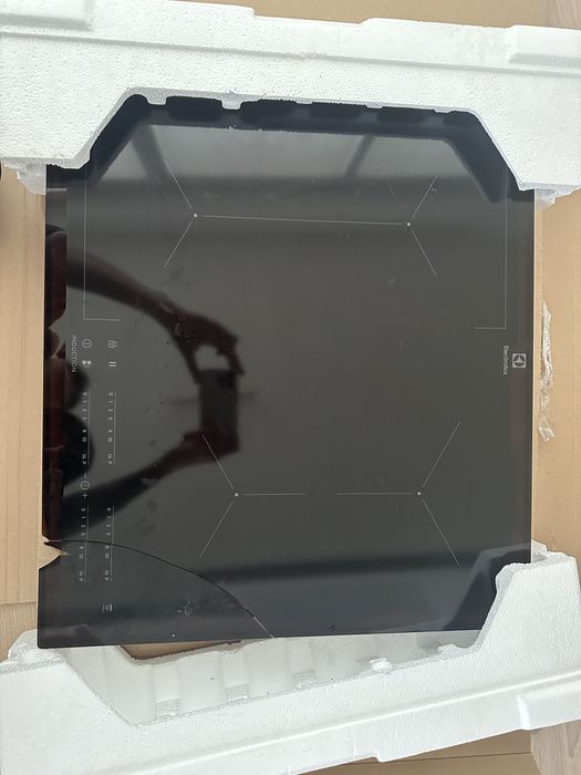 Płyta indukcyjna slim Elektrolux, sprawna, zbita szyba