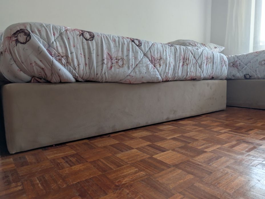 Preço novo 950€ 2 camas sommiers base rígida 90x190.