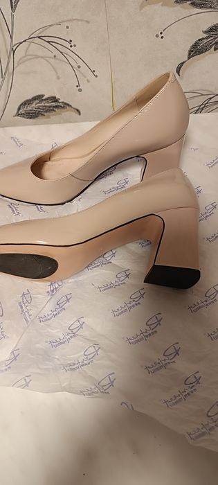 Туфли лакэ 39 размер по устилки 25,5 см, цвет нюдовый, производитель И