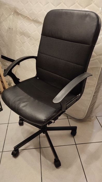 Cadeira de escritório IKEA ( Usada )