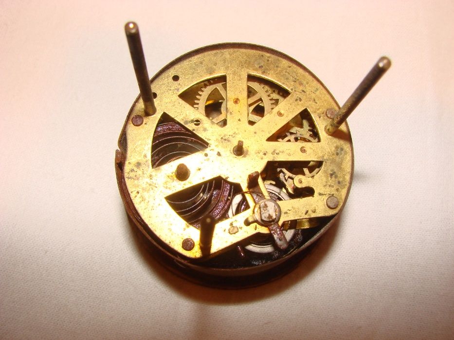 stary, porcelanowy zegar kominkowy