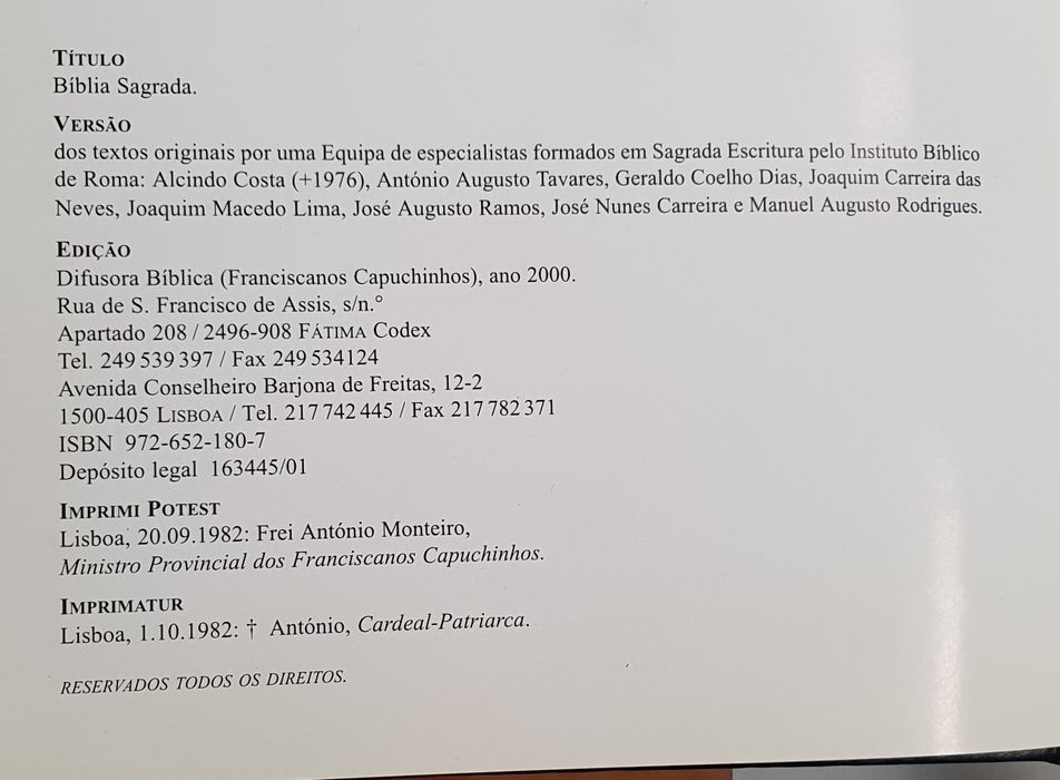 Bíblia Sagrada com suporte