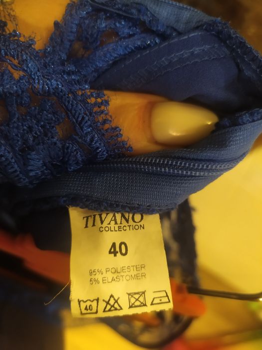 Sukienka koronkowa niebieska