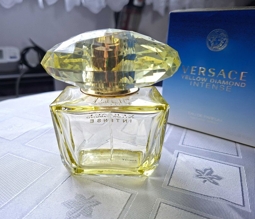 Butelka po perfumach Versace Yellow Diamond Intense 90ml, do kolekcji.