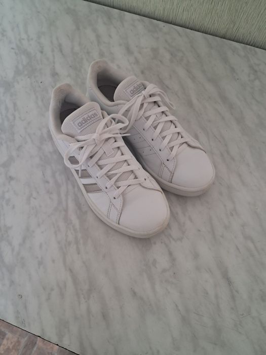 Женские оригинальные кроссовки Adidas в идеальном состоянии