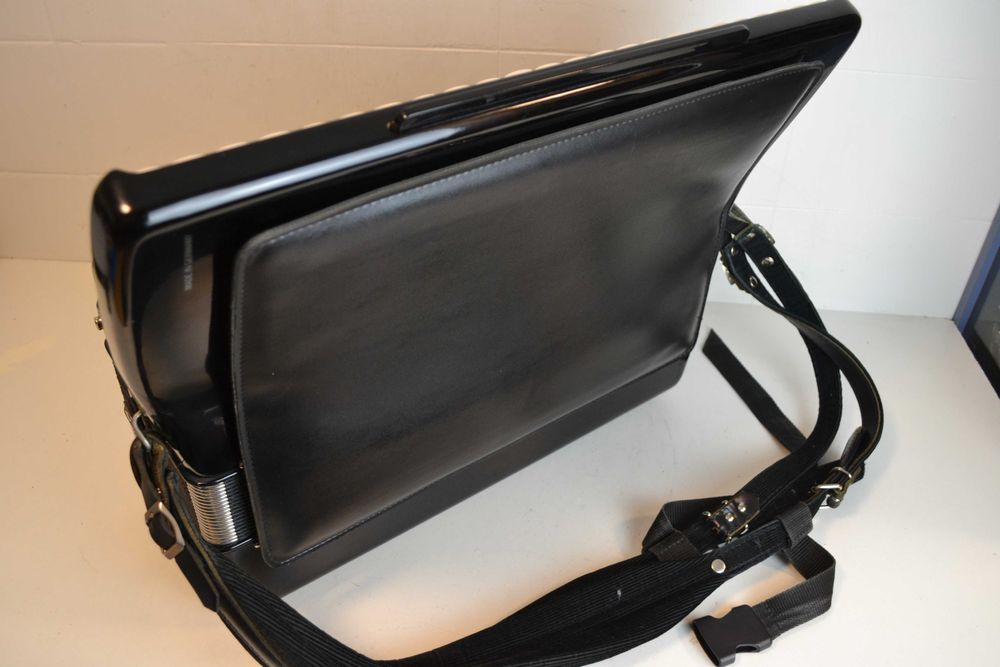 Vendo Hohner Pacific IVS 4 Voz N. 240