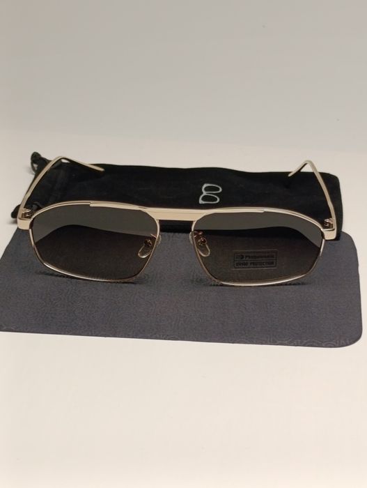 Photochromic Gold Metal