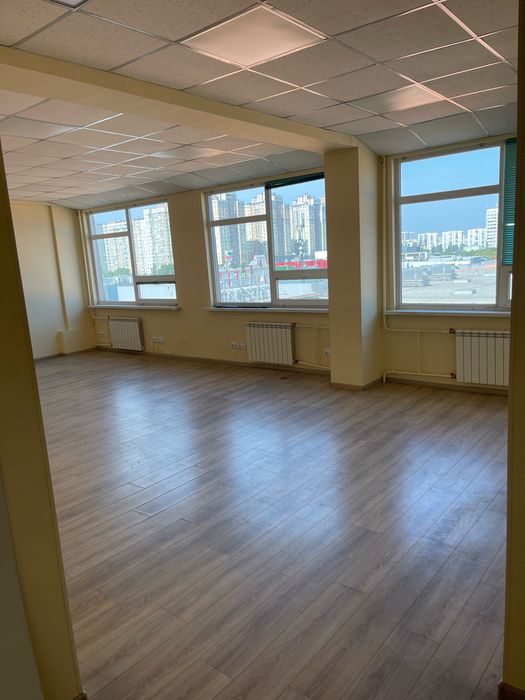 Оренда офісних приміщень  біля м Чернігівська