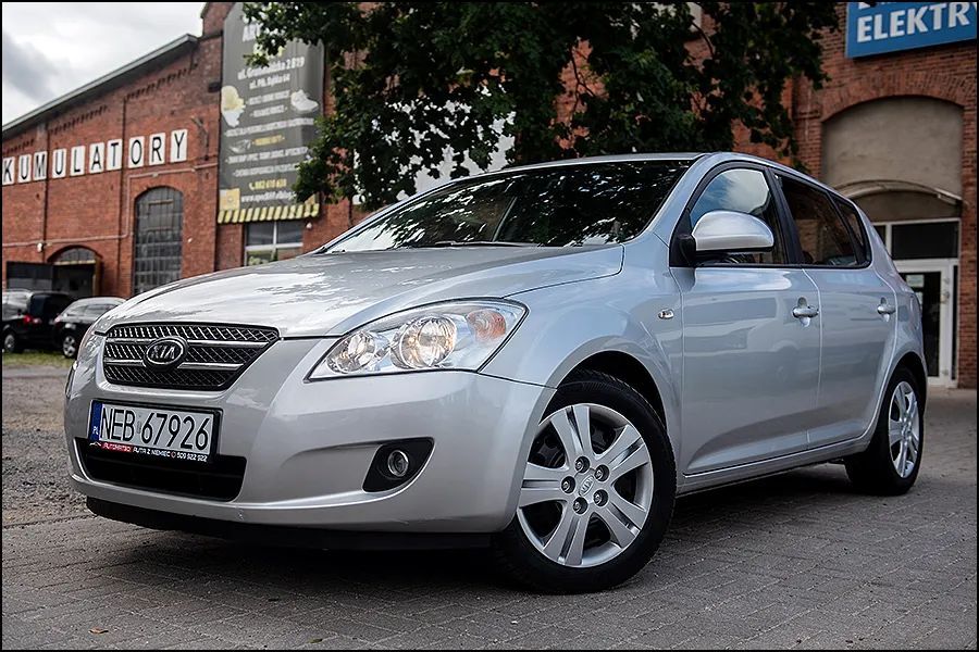 Kia Ceed 2.0 143KM Nowe opony 121000km 1 ręka z Niemiec Zarejestrowany