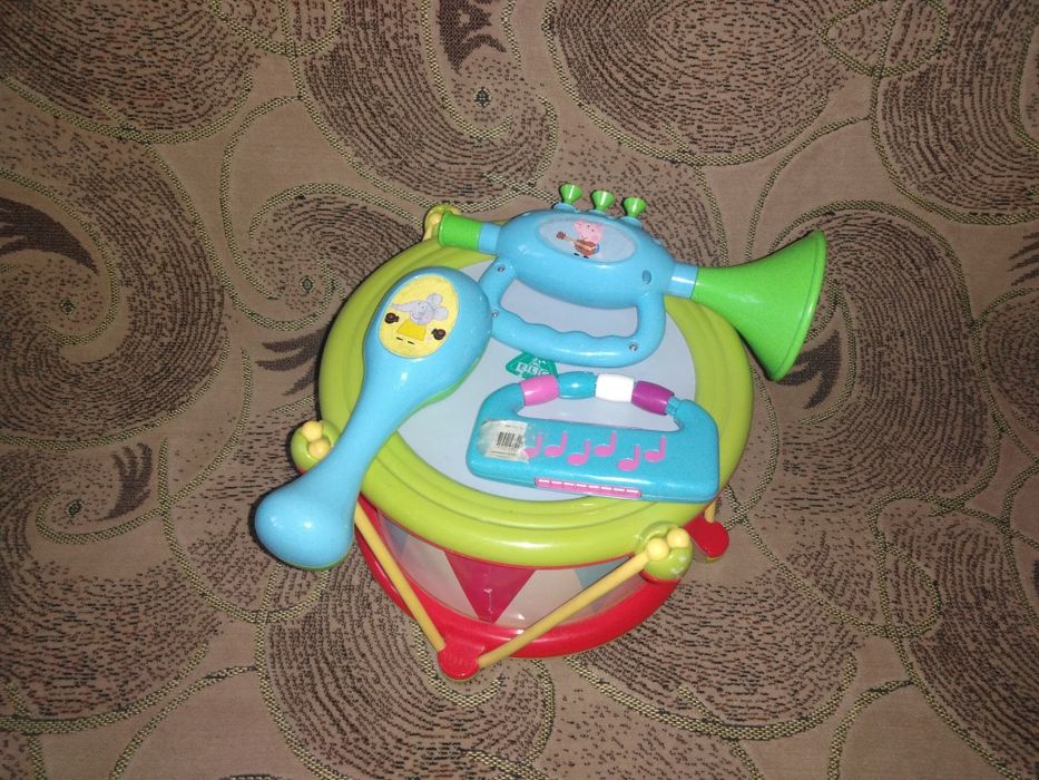 Барабан дитячий, маракас, губна гармоніка, труба