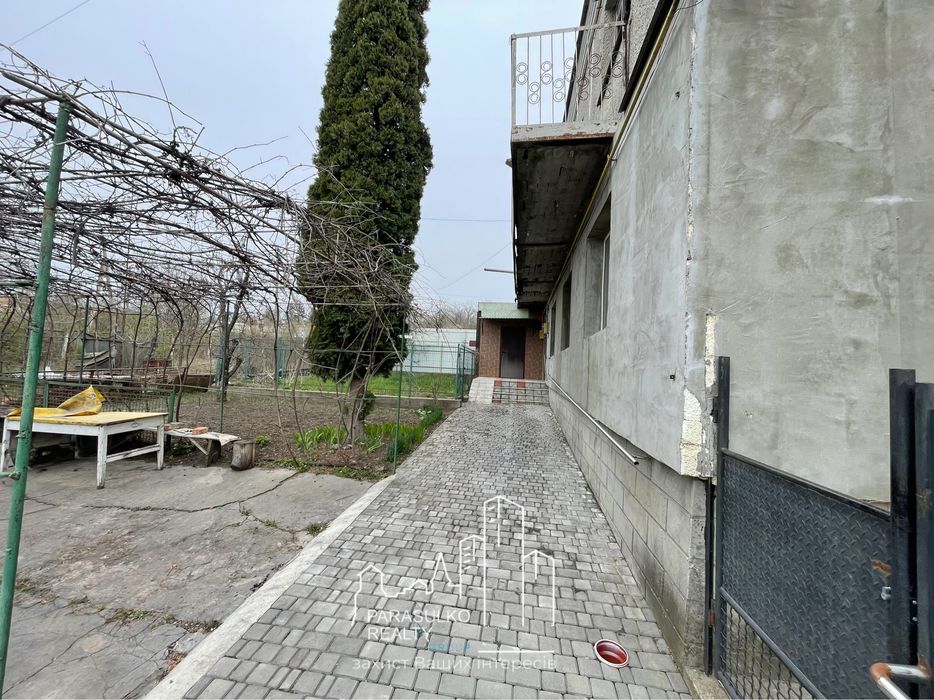 Продам велику 3-х кімнатну квартиру з терасою