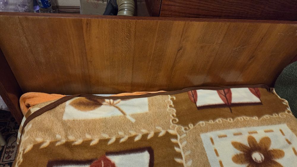 Продам кровать з матрацом