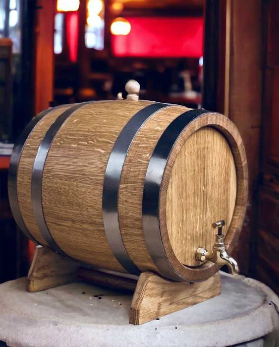 Дубовая бочка діжка дубова  для напоїв алкоголю віскі коняку вина