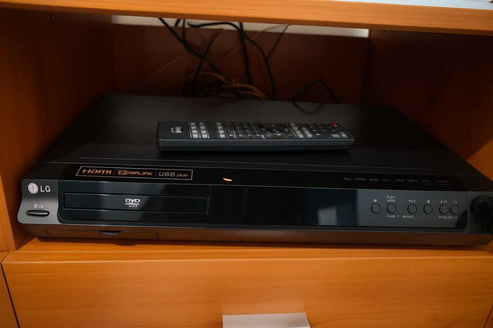 Home cinema LG (leitor DVD, Subwoofer e 5 colunas)
