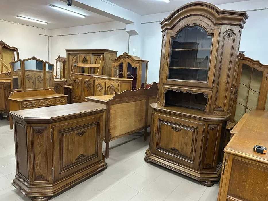 Zestaw dębowych mebli - witryna z komodą. Transport cały kraj.