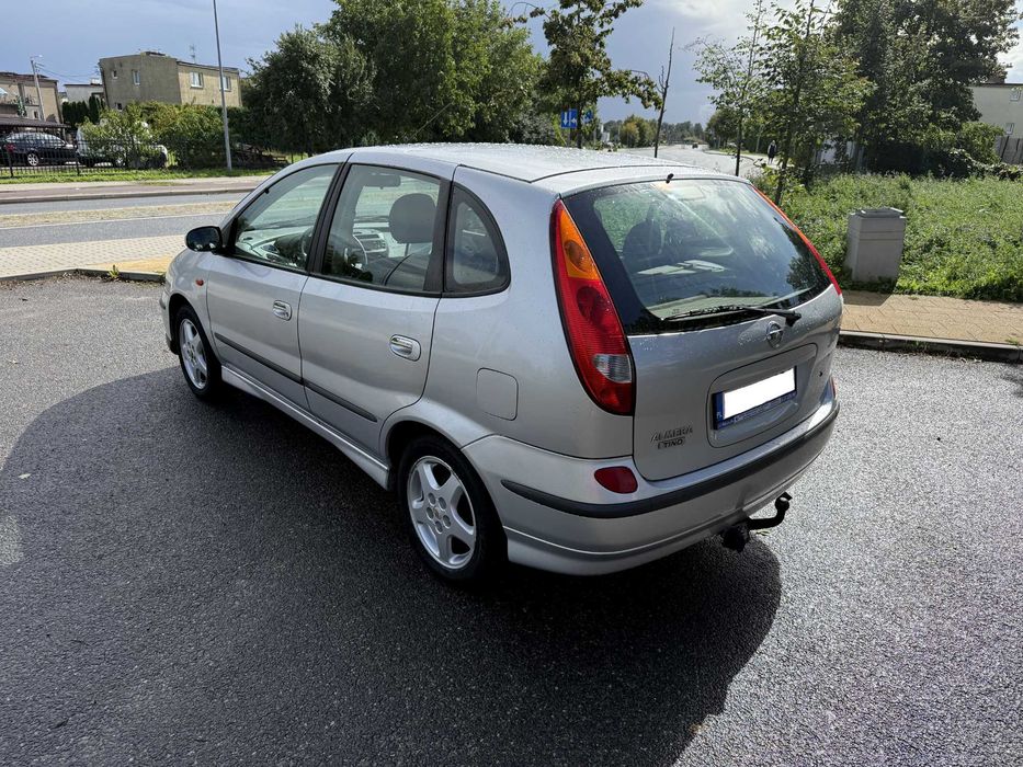 Nissan Almera Tino