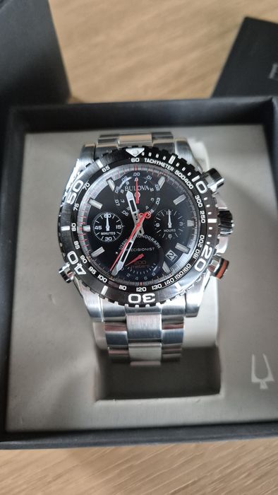 Bulova Precisionist 98B212