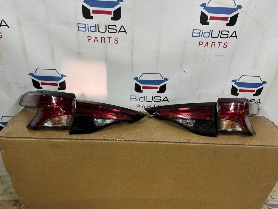 Lampy TYŁ prawa lewa komplet Toyota Sienna 2021+ XL40