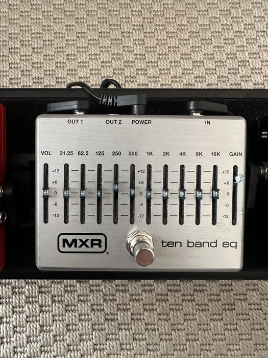 Pedalboard completa com pedais de guitarra