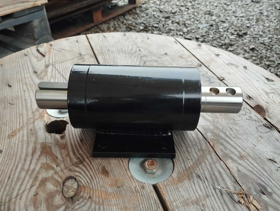 Łuparka świdrowa do drewna z kołem pasowym 200mm / stożek 80mm