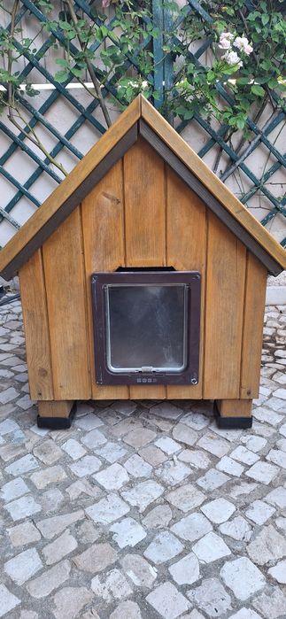 Casota de cão em madeira