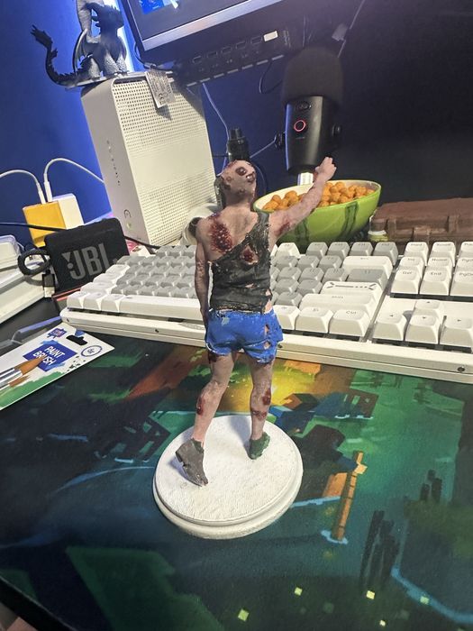 Figurka recznie malowana na wzór postaci z dying light