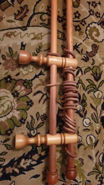 Zestaw 2 karnisze drewniane karnisz 150cm 24cm kolor olcha