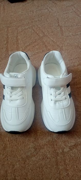 Продам дитячі кросівки 35