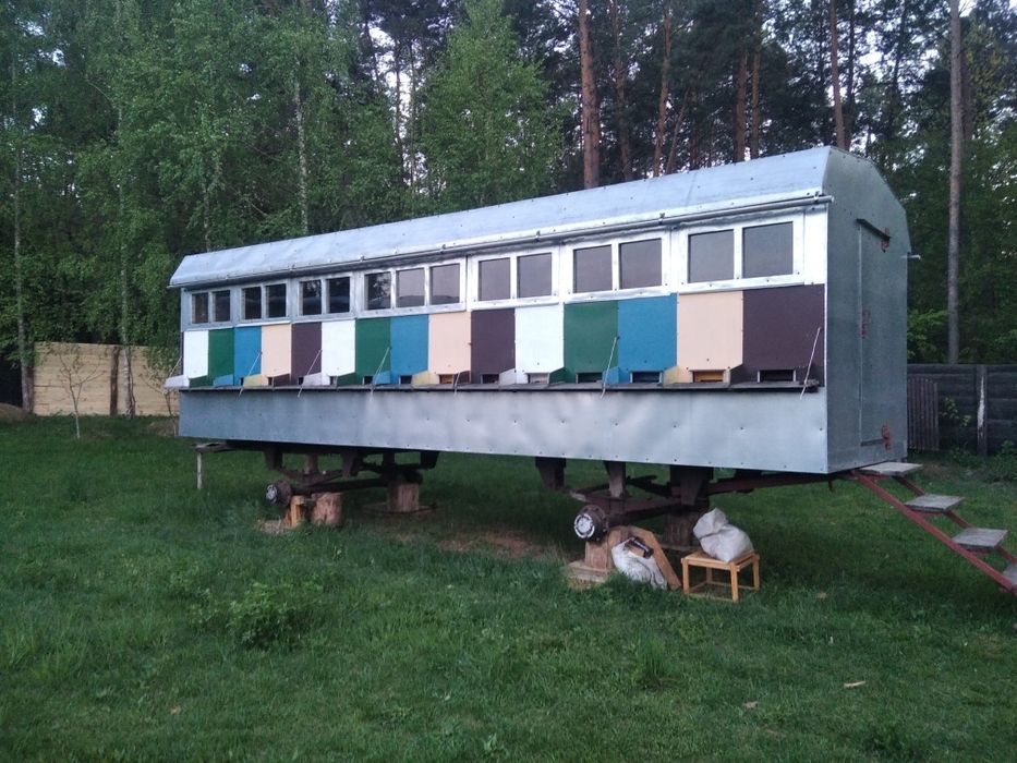 Бджолопавільйон на 30 бджоло сімей.