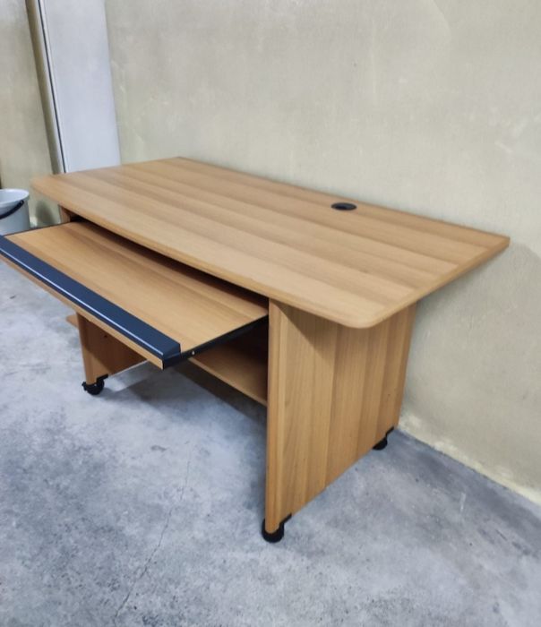 Secretaria faia com estirador