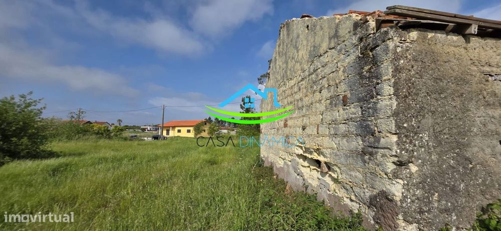 Casa para Recuperar com Eira e Terreno – Carriço, Pombal