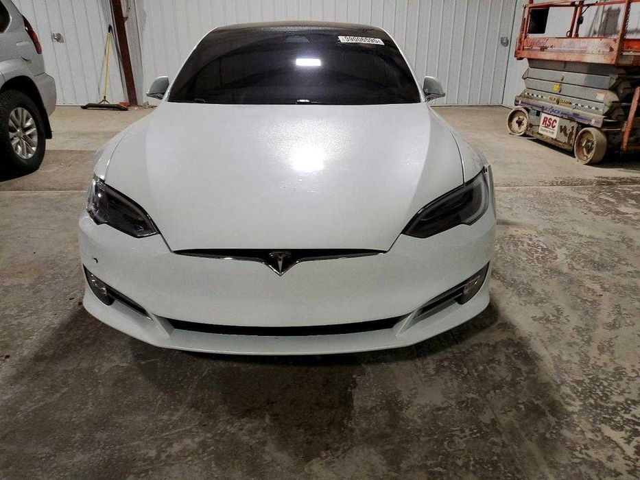 Бампер Tesla Model S Розборка Тесла Модел С Запчастини до Tesla Model S