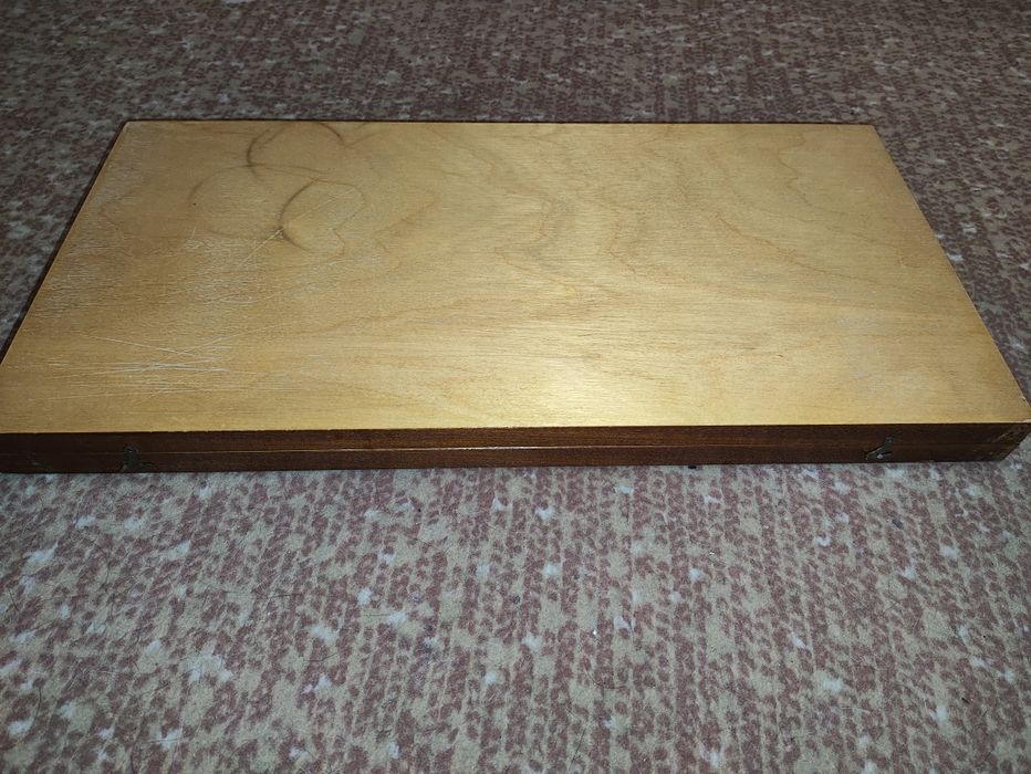 шахматный стол резной красивый