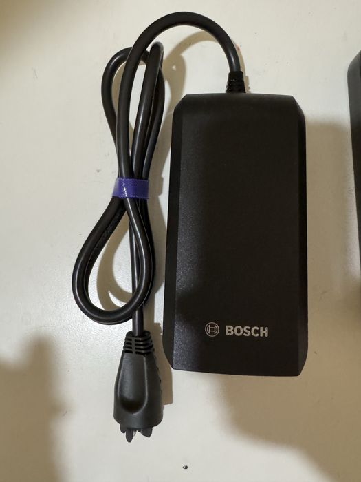 Зарядний пртстрій Bosch електровелосиреда smart system